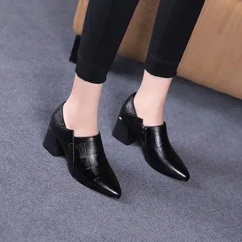 Oštar čarapa prosječna peta žena 2020 jesen slobodan cipele žena soft umjetna koža cipele kvadratnom peta ženski korejski stil patentni zatvarač crni 2