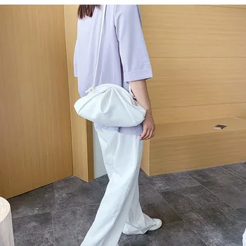 Ženska Torba 2021 New Summer Famous Luxury Fashion Brand Beading Crossbody Messenger Bag Vintage Small Solid Slatka Cloud Bag 2