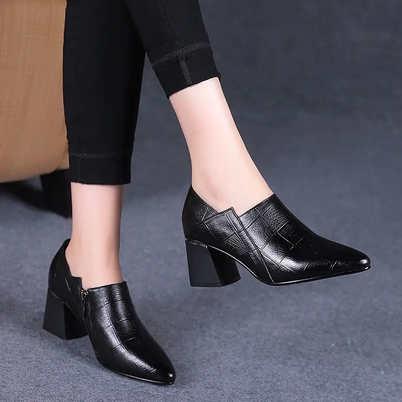 Oštar čarapa prosječna peta žena 2020 jesen slobodan cipele žena soft umjetna koža cipele kvadratnom peta ženski korejski stil patentni zatvarač crni Slika 4
